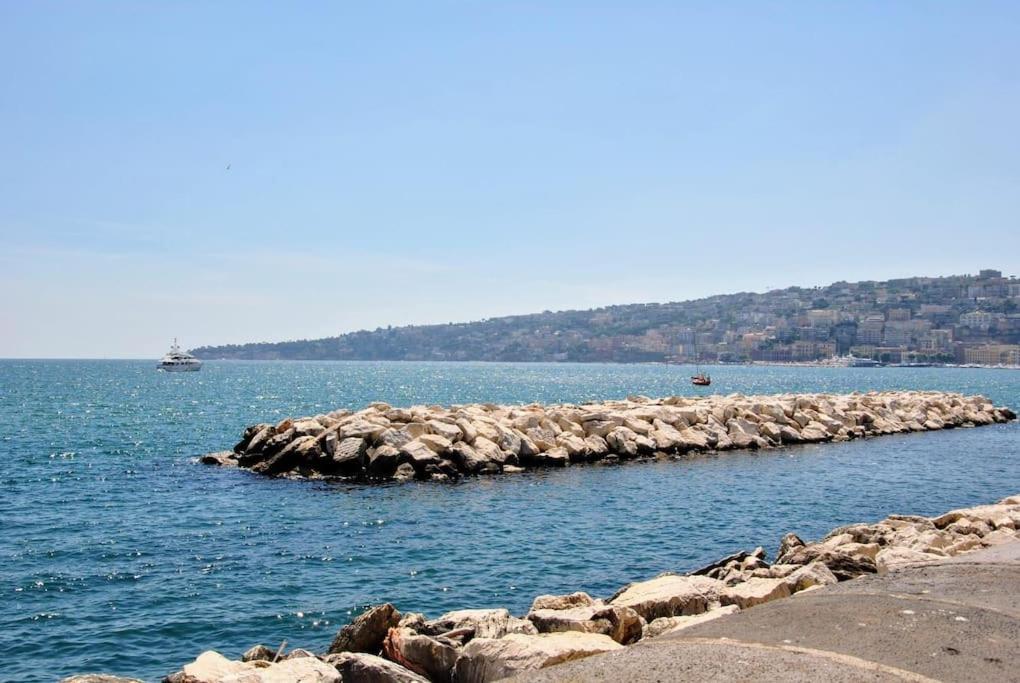 Partenope 3- Exclusive Apt. On The Seafront